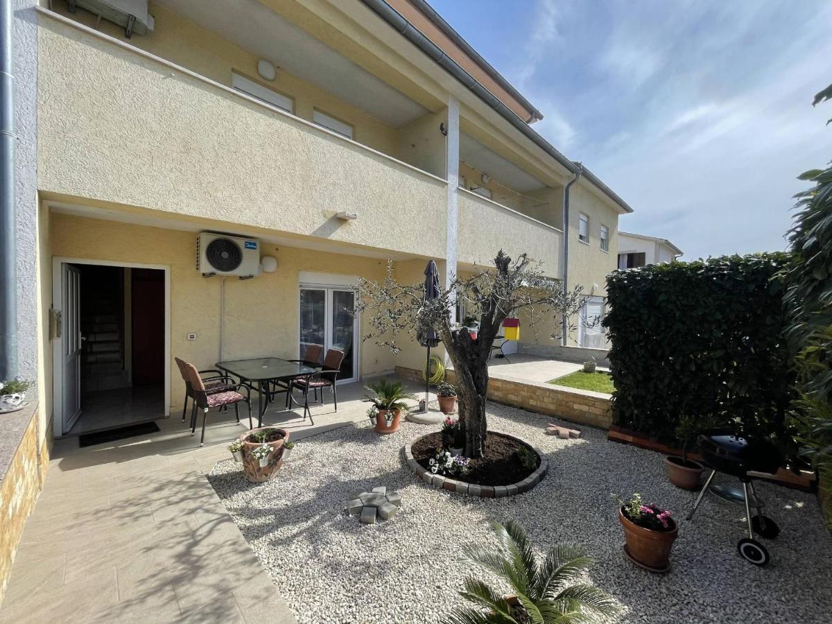Apartment Malu Pula Luaran gambar